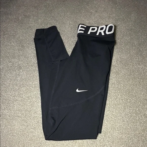 Nike Pro Women's Black High-Waisted Leggings - Picture 3 of 3